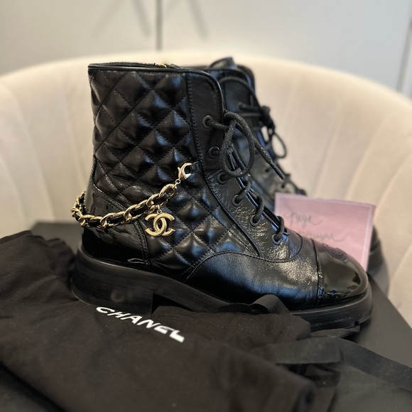 Chanel Shiny Lambskin Leather boots with CC chain - size 38C - Picture 15 of 15